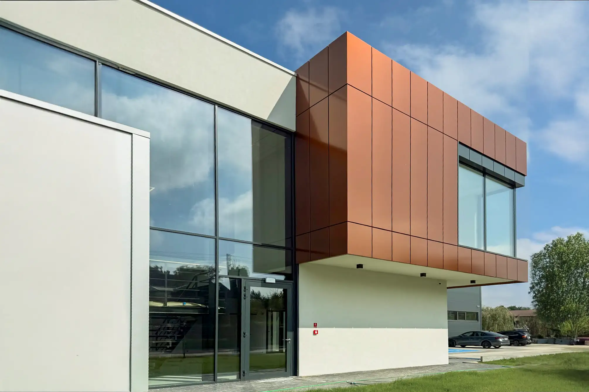 Fasada aluminiowa budynek biurowy hala w Warszawie