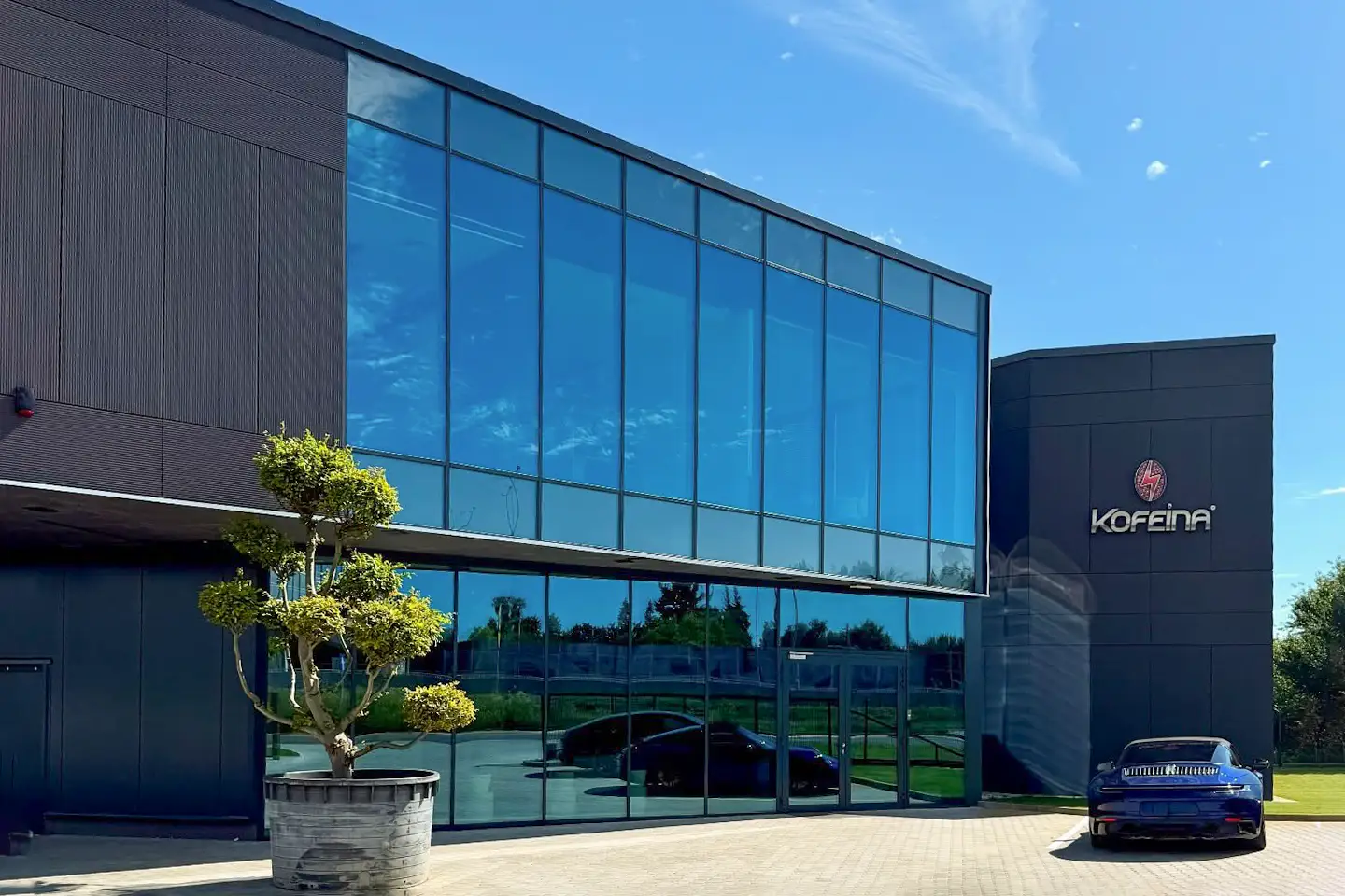 Fasada aluminiowa hala produkcyjna kofeina w Warszawie