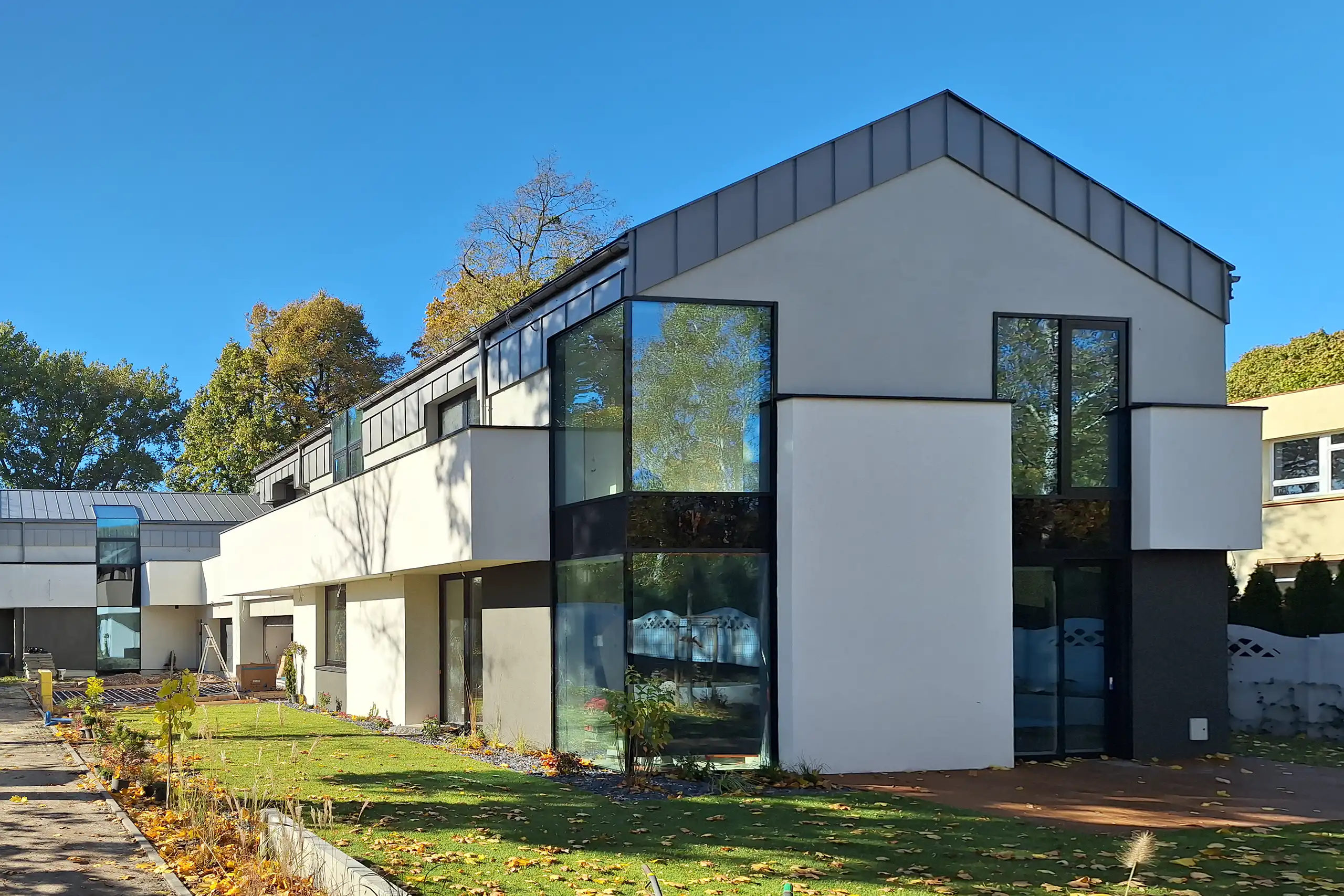 Masada aluminiowa budynek wielorodzinny Warszawa